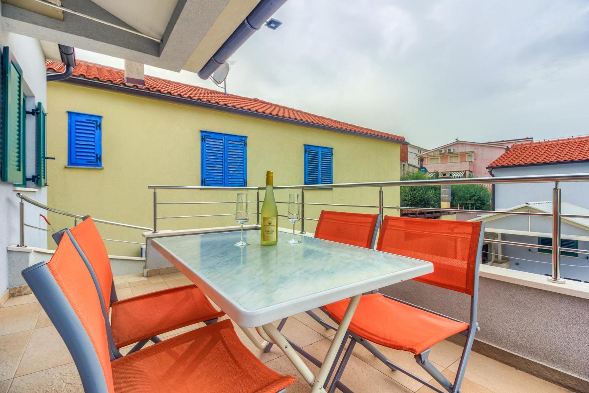 Apartmani Mato Pirovac Exterior photo